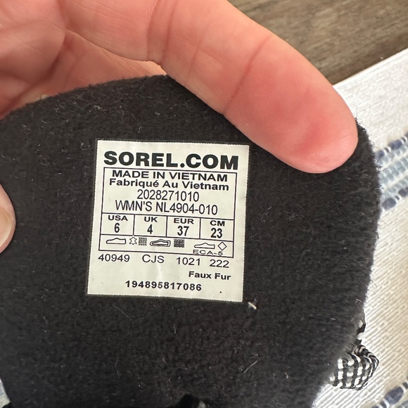 Sorel Women’s Black Lace-Up Winter Boots – Size 6 - Picture 3 of 8